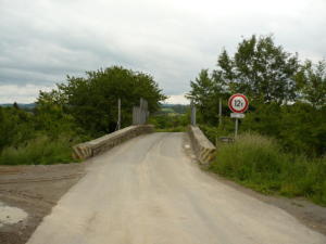 Mezno - silniční most nad tratí v km 100,366